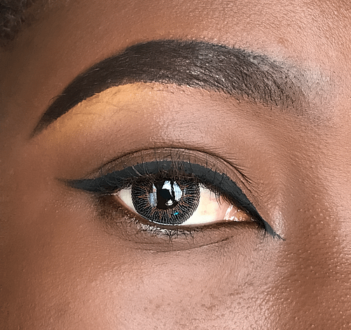Example of a dark eyeliner that enhances the shape of your eyes